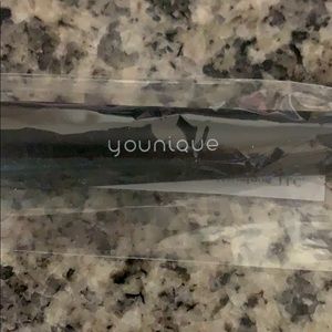 Tapered blusher brush by YOUnique